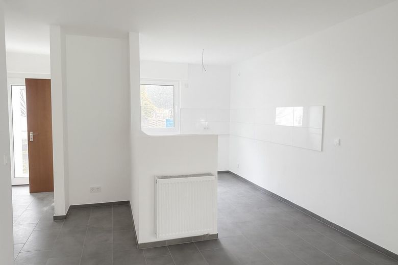 Küche und Flur mit Garderobe