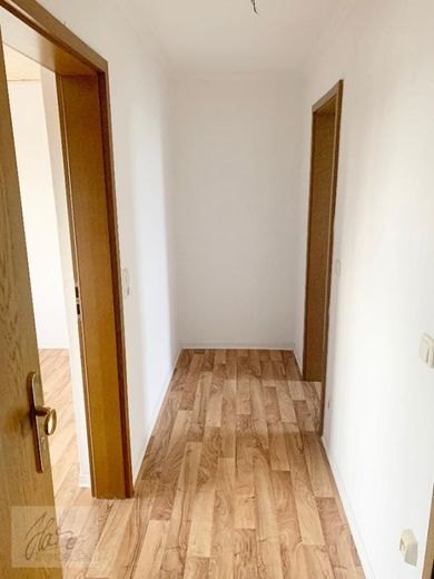 ***AB SOFORT ZU VERKAUFEN*** 1-Raumwohnung mit großzügigem Balkon, Einbauküche und Tageslichtbad mit Dusche – Flurbereich