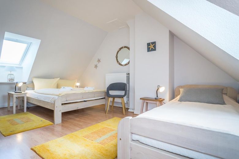 List/Sylt: charmante Eigentumswohnung Obergeschoss (1.Stock) + DG – Zimmer DG