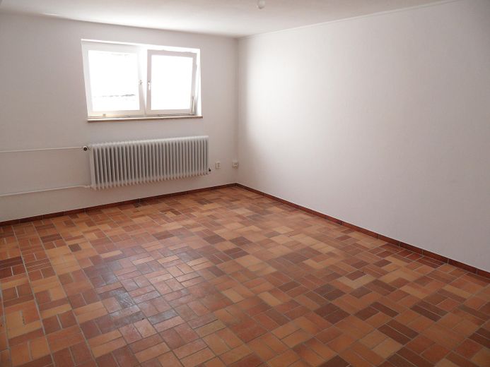 Direct intrekken in uw eigen huis met tuin aan de rand van München – Hobbyraum mit Tageslicht