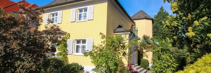 Atrakcyjny dom jednorodzinny, 305 m² pow. mieszk., 9 pok., kuchnia z zabudową, garaż, ogród zimowy ***BEZ PROWIZJI***