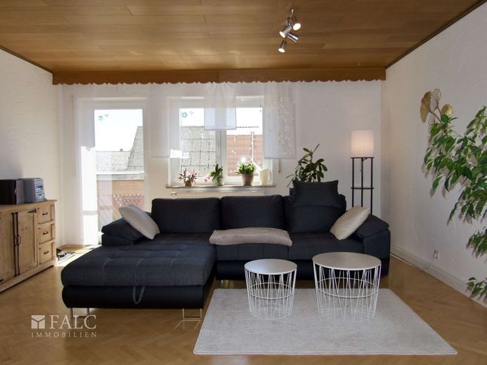 Einfach Mehr: Top Gepflegtes Wohnhaus mit 2 eigenständigen Wohnungen. Garten, 3Garagen, Wintergarten – OG: Wohnzimmer