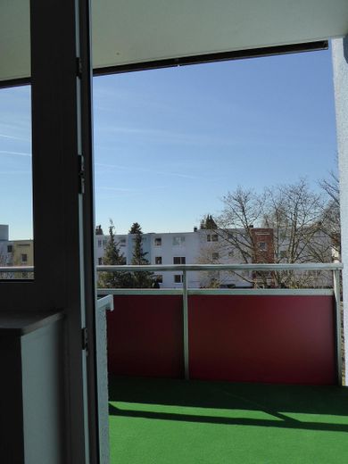 Top sanierte 1 ZKB Wohnung mit Balkon in Wiesbaden - Nordenstadt – Balkon