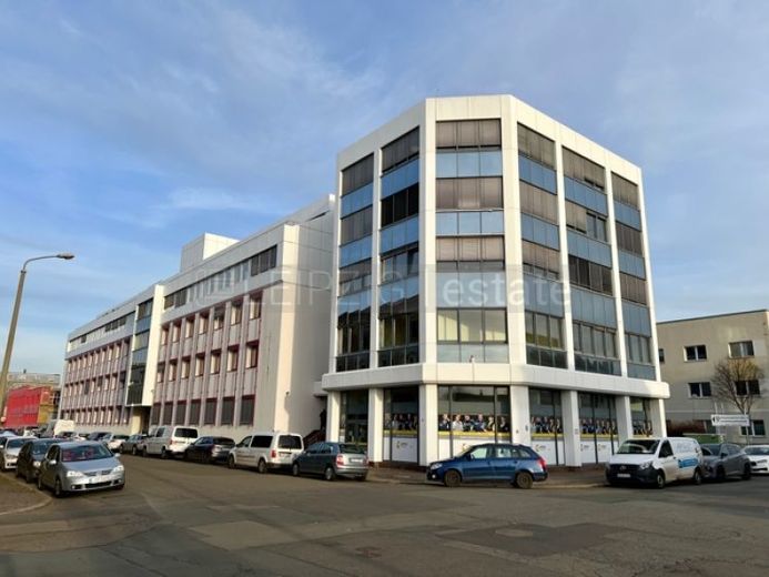 zentrumsnahe Büroetage, 225,55qm, Empfang + 5 Büros + 42qm Besprechungsraum, Fahrstuhl – Foto 1