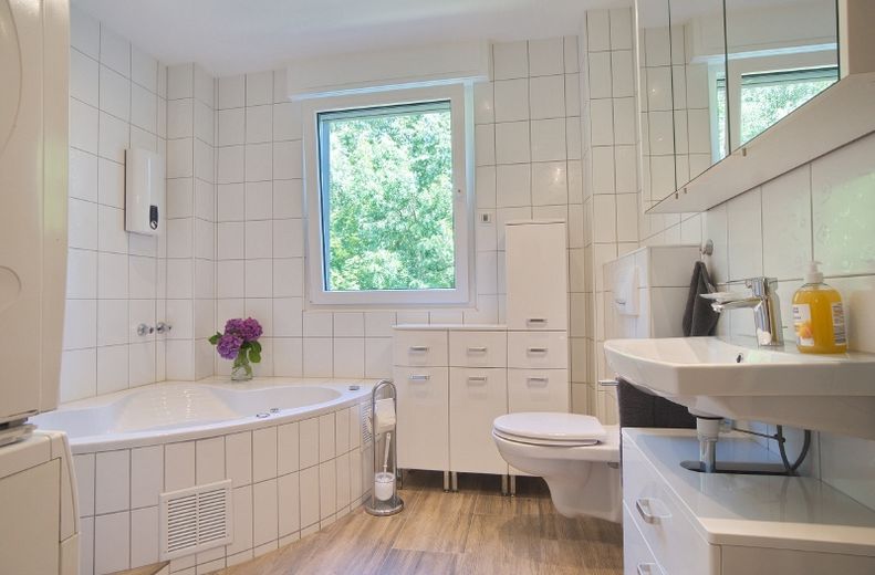 Perfect surroundings and with all home comforts! Two-bedroomed apartment with high quality fittings and furnishings, parking space and much more! – 16628c4ea846159cfd02a551659766211db63bf5.jpg