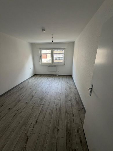 Gerenoveerd 2-kamerappartement met balkon en inbouwkeuken – Foto 12
