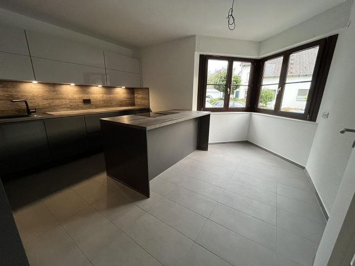 Kernsanierte Gartenwohnung mit Terrasse, Einbauküche und Garage in gefragter Lage von Erkelenz – Küche 4