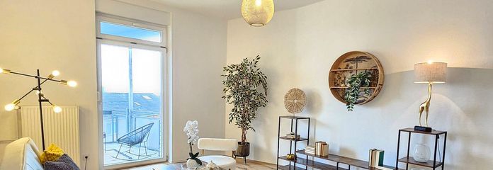Wohnzimmer mit Balkon