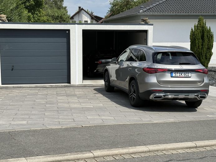 Doppelgarage Stellplätze