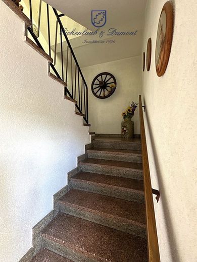 2 bis 3-FH mit Garten + Garage in guter Lage von Sulzbach – Treppenhaus