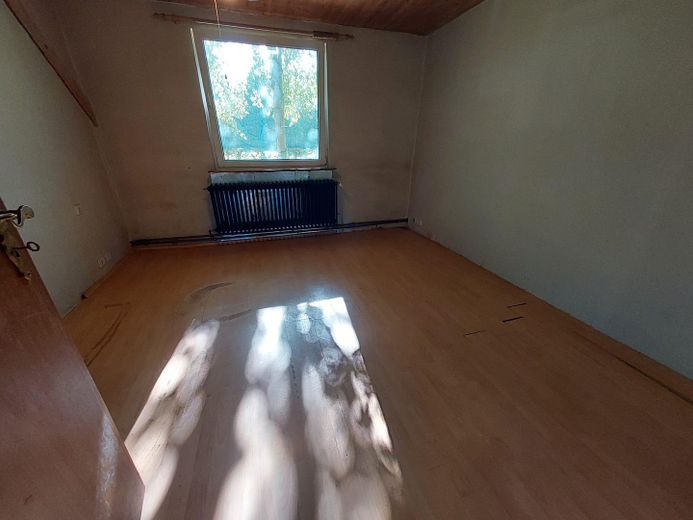 Einfamilienhaus/Zweifamilienhaus Sanierungsbedürftig oder Abriss – Zimmer