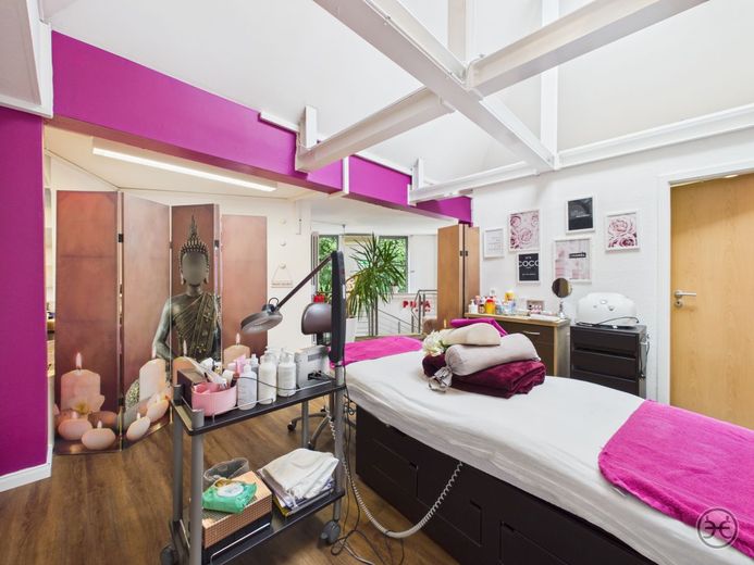 Gewerbefläche in bester Lage // Für Verkauf, Beauty &amp; Büro // City // Oldenburg – Eden-Ehbrecht-Immobilien_Vermietung_Gewerbe_Laden-Büro026