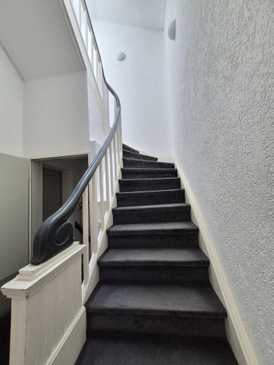 Mehrfamilienhaus, Dreifamilienhaus mit Loft Charakter u. Dachterrasse in Krefeld – Treppenhaus