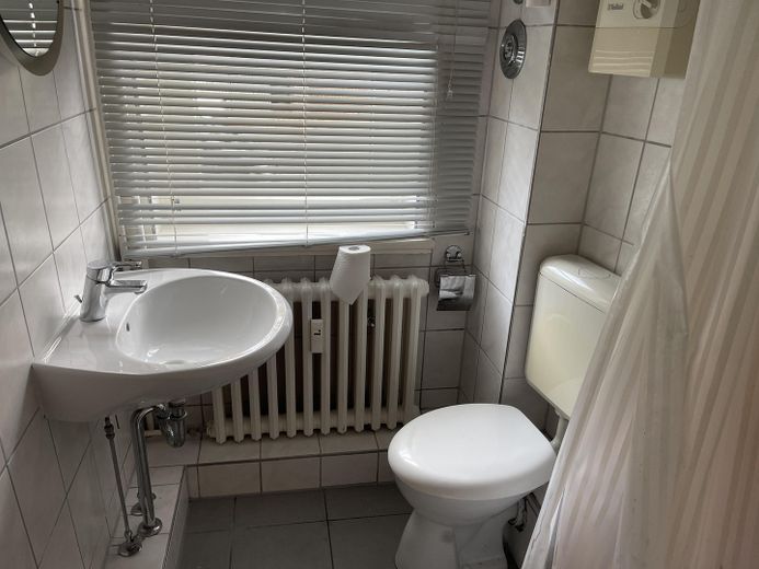 Helle Wohnung 15-03 in der Nähe der Uni – Bad