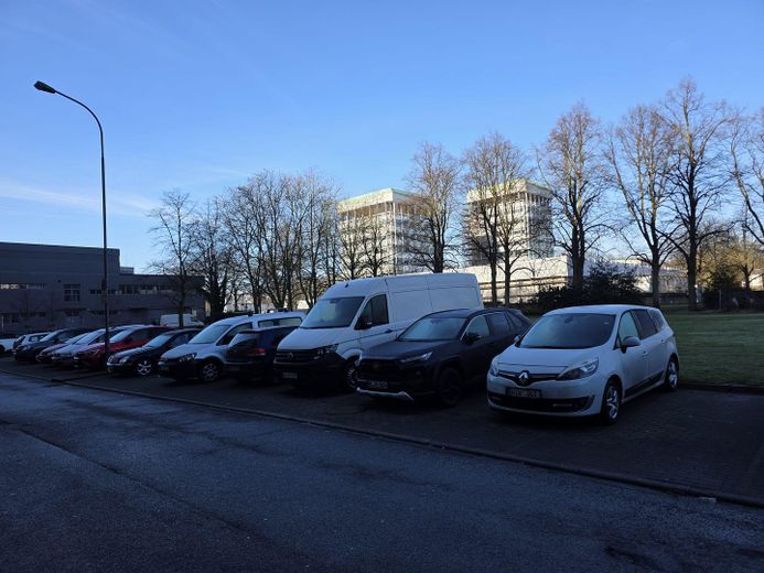 Stellplätze vor den Wohnungen