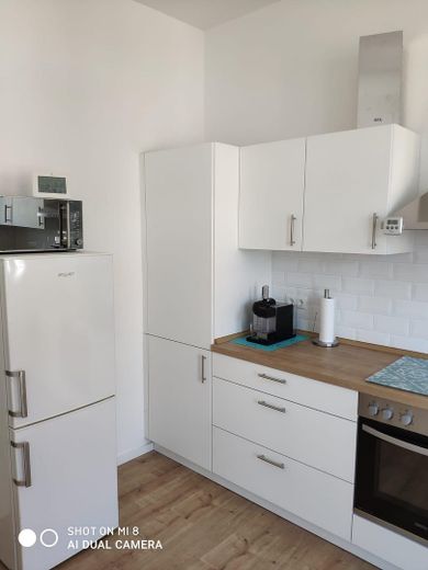 Helle 3-Zi-Wohnung mit EBK in zentraler Lage – Küche