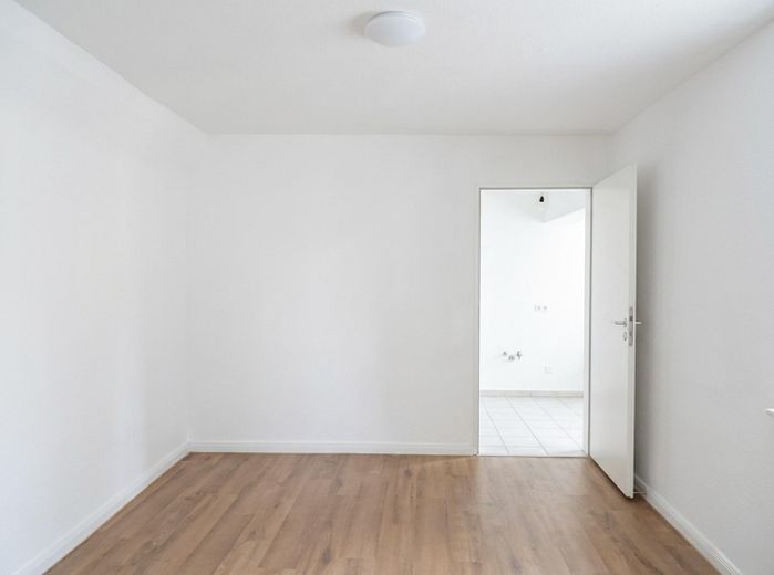 Bello appartamento di 2 locali ristrutturato al piano terra – Foto 2