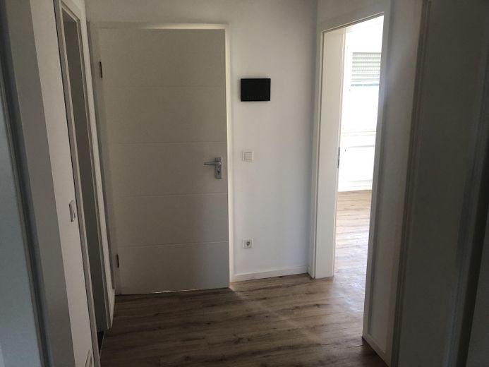Zentral gelegene sanierte 2-Zimmer EG Wohnung Lev Schlebusch mit Terrasse – Flur