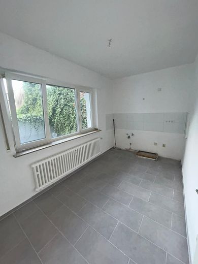 Erstbezug nach Renovierung - Apartment mit eigenem Garten und Garage in ruhiger Lage – Küche