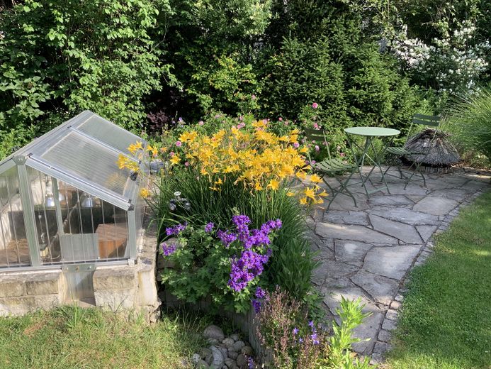 Von Privat: Ein Haus zum Wohlfühlen – noch ein Plätzchen im Garten