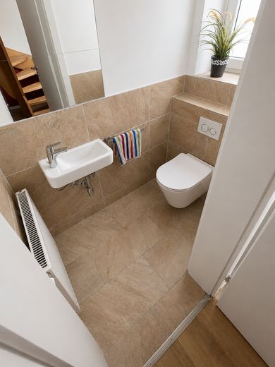 Großzügiges Einfamilienhaus- modernisiert & vielseitig nutzbar – Gäste WC