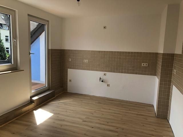 3-Raum DG Wohnung mit Balkon – Wohnküche