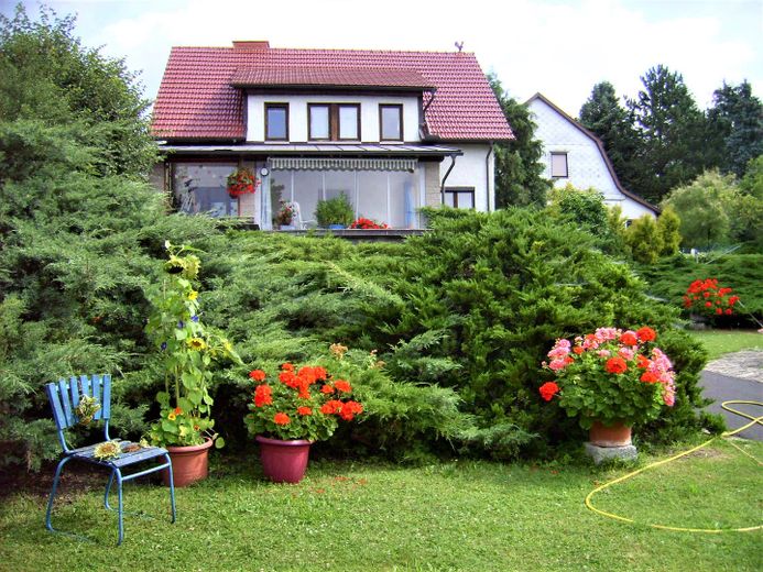 Einfamilienhaus mit großem Garten in Heldburg – Garten