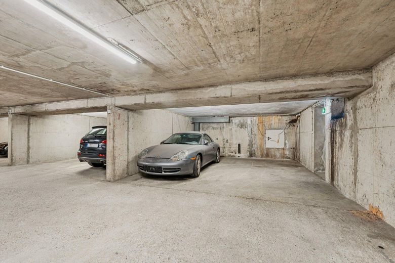 Erstbezug nach Kernsanierung: 2,5-Zi.-Wohnung mit Balkon und TG-Stellplatz (+Aufzug) – TG Stellpatz