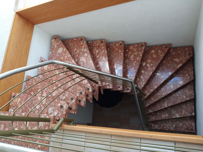 Solides MFH, Schweriner Stadtrand, als Investment o. Eigennutzung, sof. bezugsfähig, 2.505m² Grdst. – Treppe links a