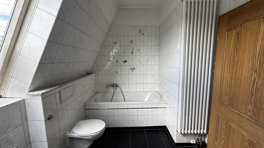 Gemütliche Dachgeschosswohnung in der Gevelsberger City – Badezimmer