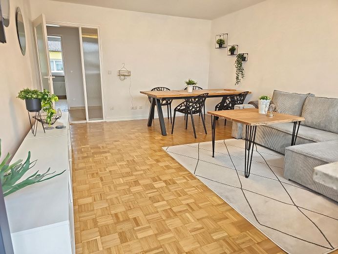 moderne möblierte 4 Zimmer Wohnung in zentraler Lage von Germering – Foto 2