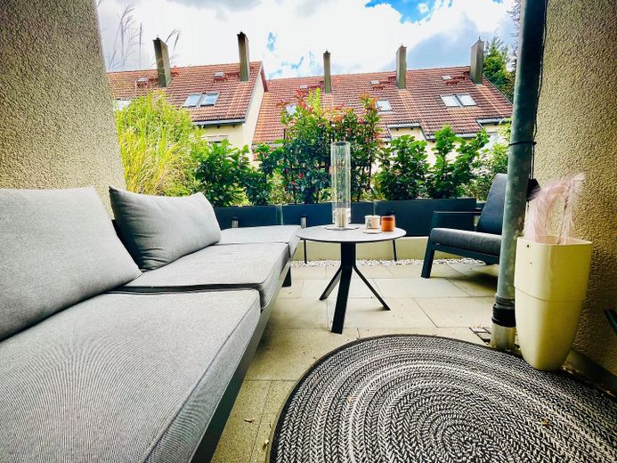 Teilüberdachte Terrasse