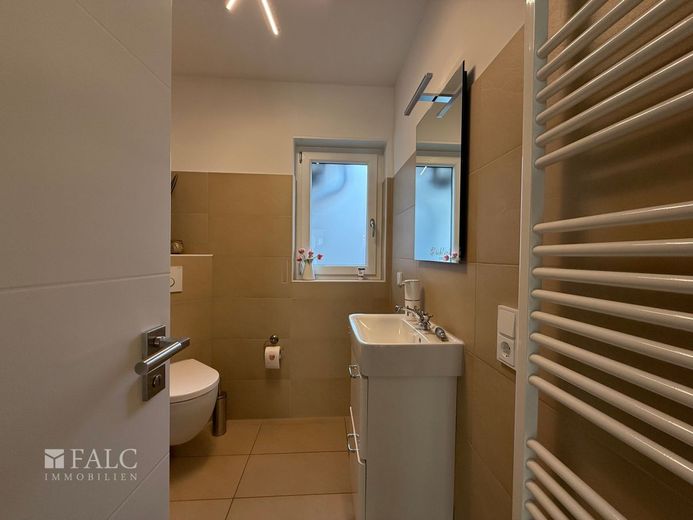 Wohnkomfort in begehrter Lage - Traumhaus in Klosterhardt-Süd – Badezimmer