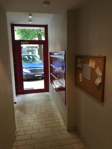 Provisionsfrei: perfekte Kapitalanlage - gut vermietetes Apartment – Hauseingang