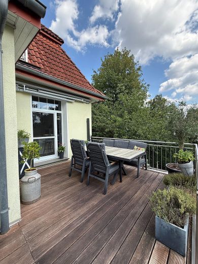 Stilvolles Einfamilienhaus mit 1.800 m2 Südgrundstück und hochwertiger Ausstattung – Balkon Küche