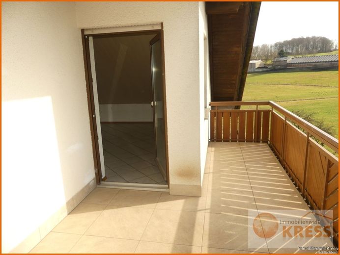 Moderne und gepflegte 4-Zimmer Wohnung in ruhiger Lage, Flieden-Oberstork m. Balkon im Dachgeschoss – Bild 6