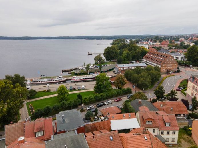 Schönes Stadthaus + Einlieger-Whg. im kleinen Vorderhaus, beide mit freiem Blick auf die Müritz – Foto 1
