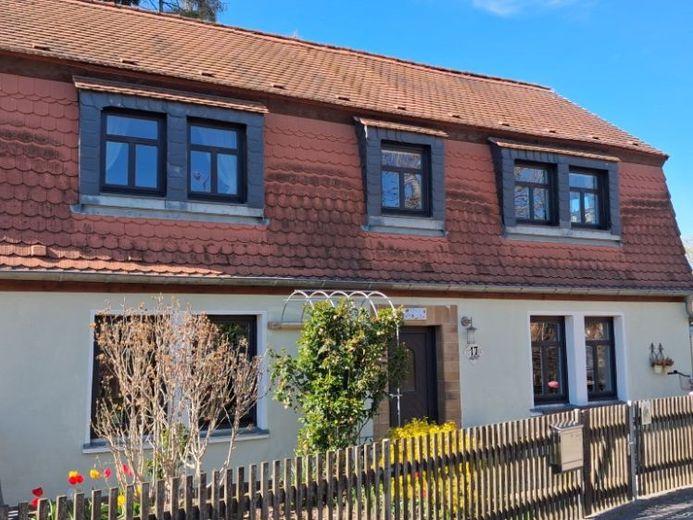 Familienparadies mit Landhauscharme – großzügiges Einfamilienhaus mit Einliegerwohnung auf traumhaftem Grundstück in Taucha! – फोटो 1