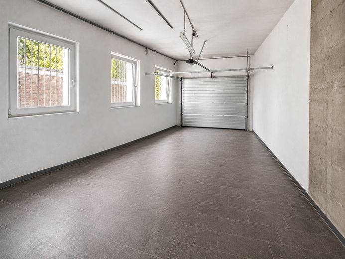 Cafe Ladenlokal zentrale Lage mit Lager/ Büro und Garage/ Nähe HBF – Garage