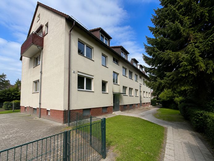 3 Zimmer DG Wohnung ohne Schrägen mit viel Stauraum und Stellplatz – Außenanischt