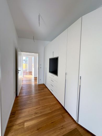 Einzigartige Dachterrassenwohnung - 3-FH - Erstbezug – Flur mit Einbauschrank