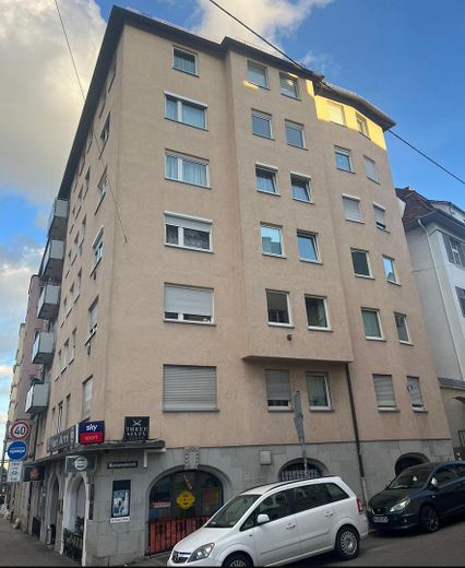 Schöne 2-Zimmer-Wohnung in Stuttgart mit Einbauküche, Balkon und Keller – Außenansicht