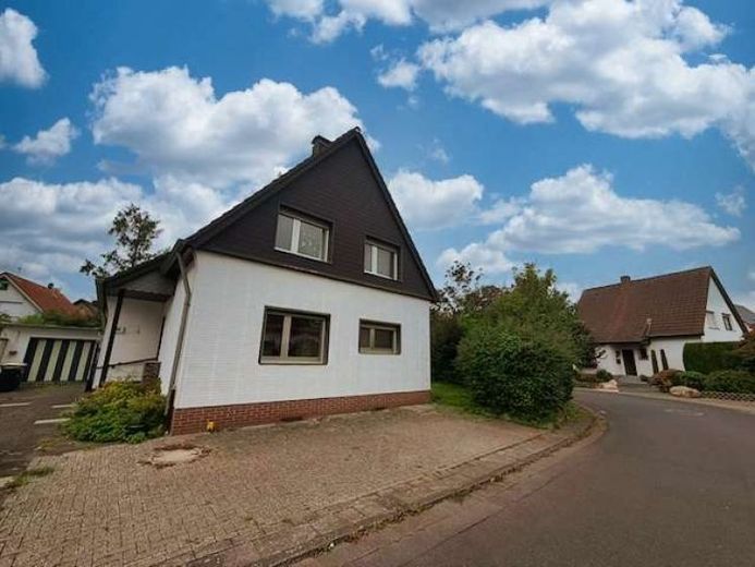 ***freistehendes Einfamilienhaus mit Doppelgarage – Foto 1