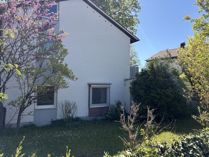 Gepflegtes Einfamilienhaus mit Garage und Garten in ruhiger u. gehobener Lage Erlangen – EFH Erlangen 008