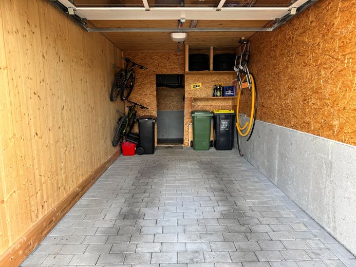 Garage mit Durchgang