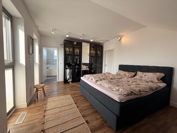 Ekskluzywny dom jednorodzinny w wyjątkowej lokalizacji – Elternschlafzimmer