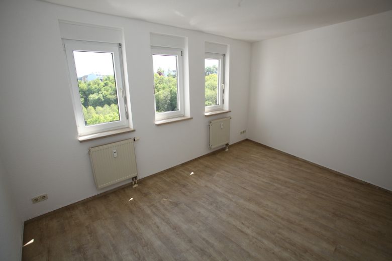 Comfortable 3-room maisonette apartment with balcony and underground garage in Plauen – Schlafzimmer