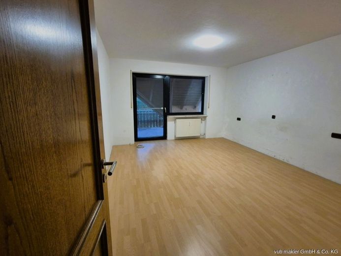 RESERVIERT Vielseitiges Wohn- und Geschäftshaus mit Einliegerwohnung auf großzügigem Grundstück in Pullenreuth – VUB0002334-13