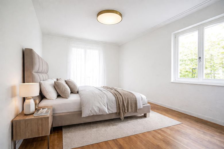 Luxuriöse, moderne 5-Zimmer Maisonette Wohnung mit TG-Stellplatz und Balkon in Südwest-Lage – Master-Schlafzimmer