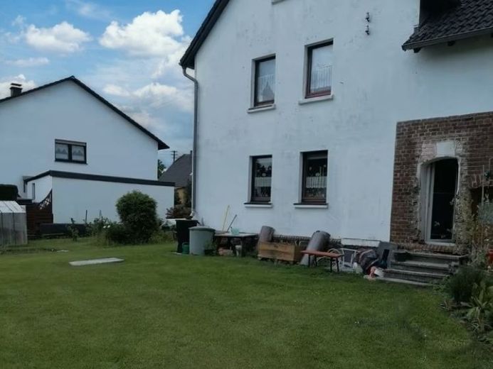 Nauroth, EFH + Nebengeb. – Foto 2